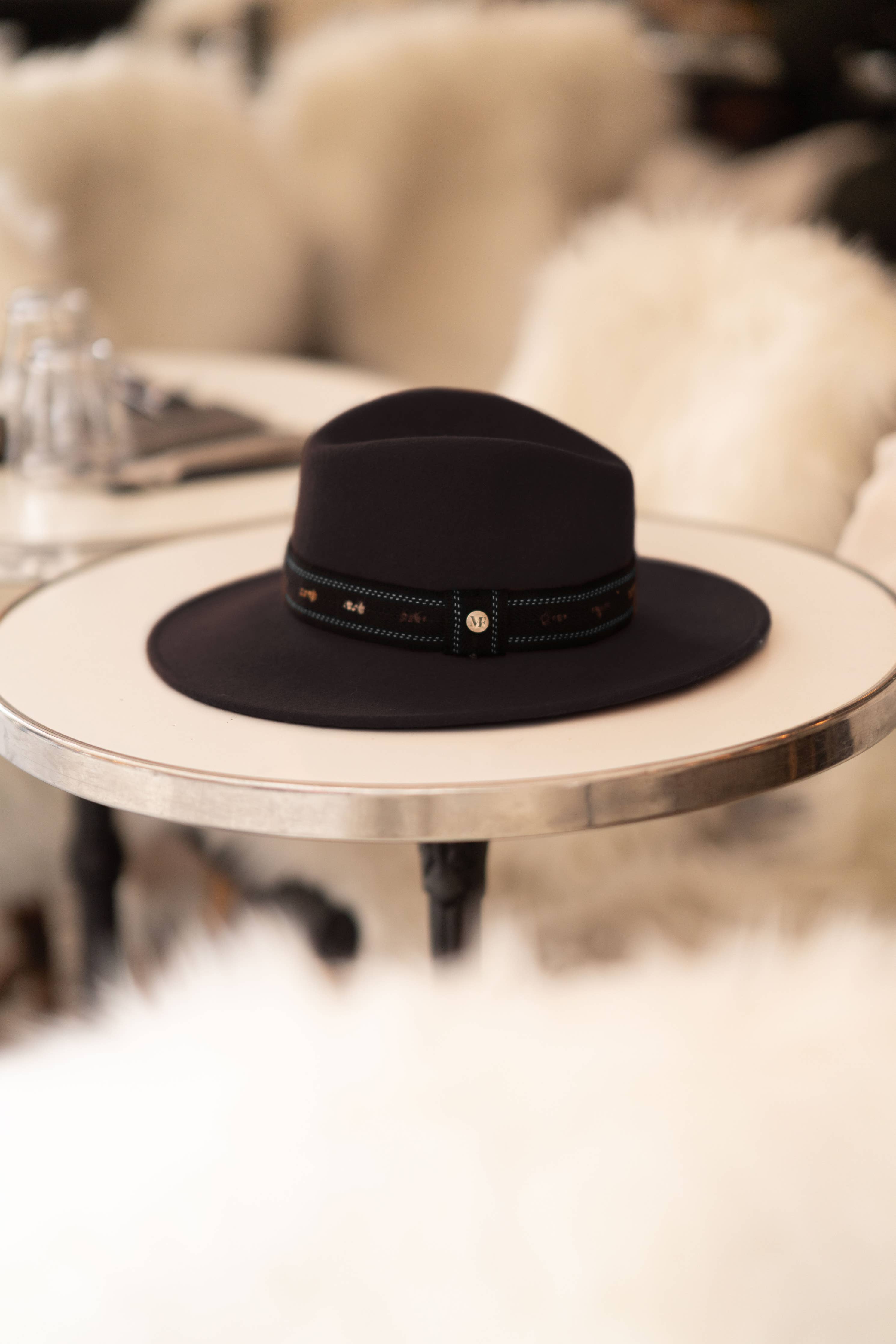 Fedora met fantasielint