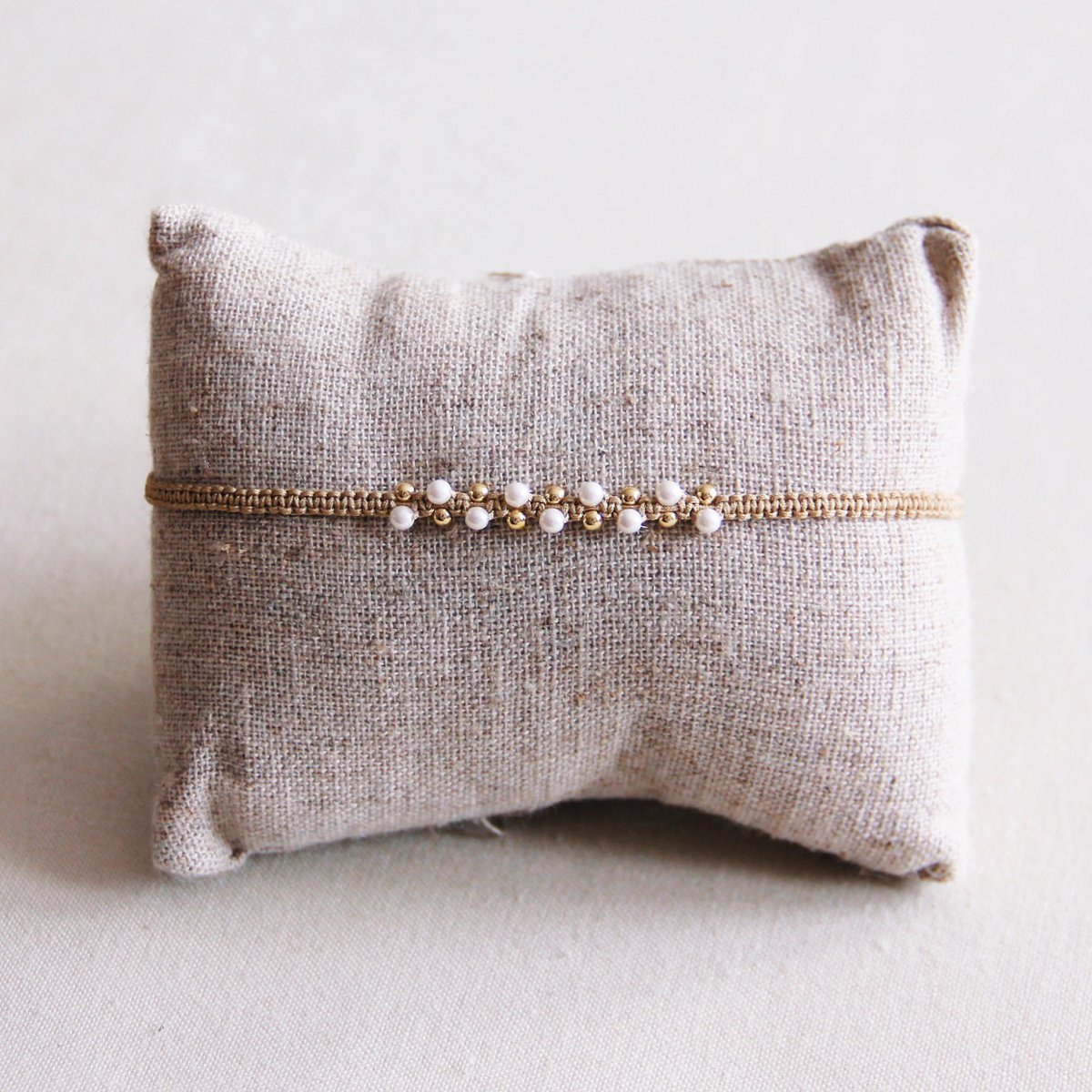 Macramé armband met parels