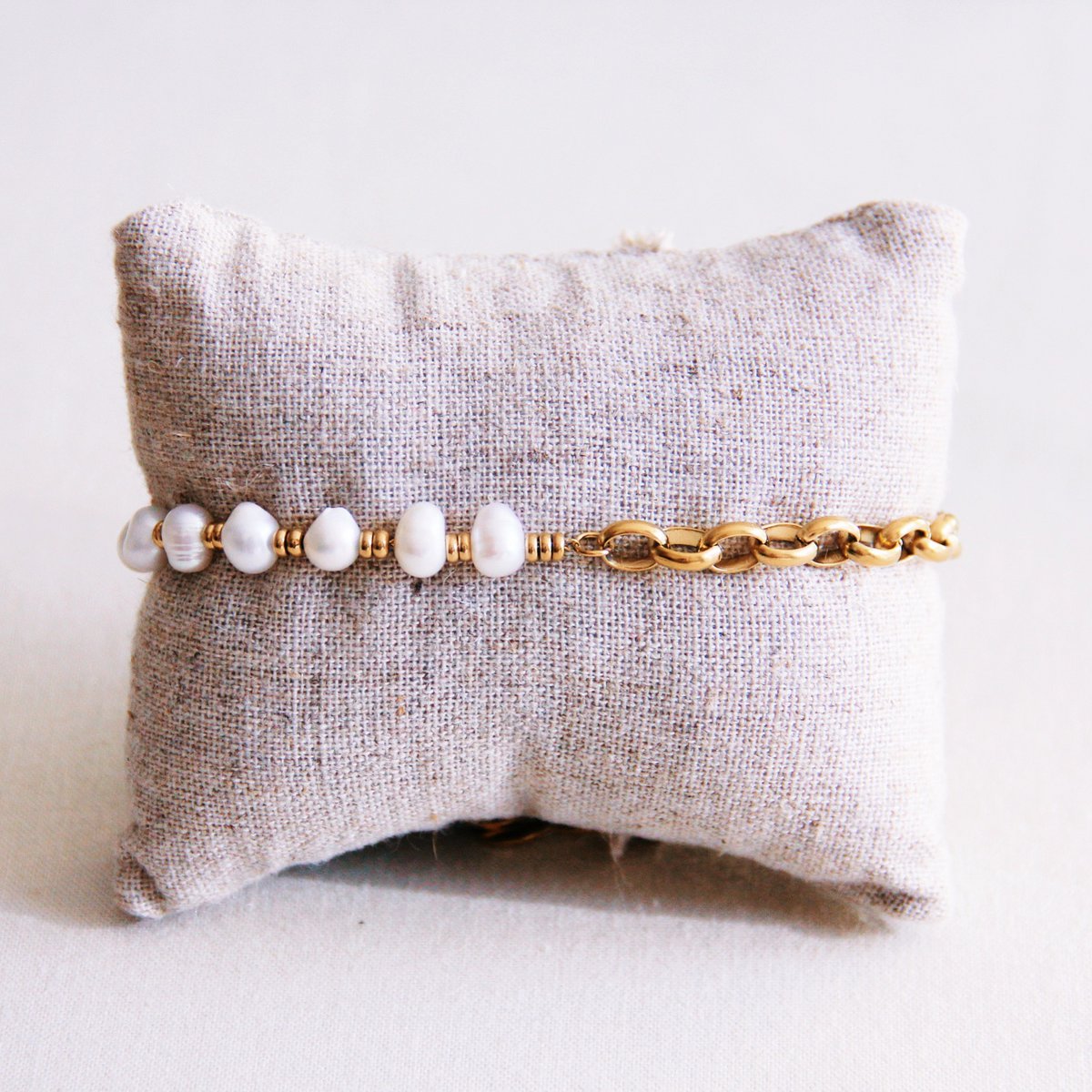 Grove schakelarmband met parels