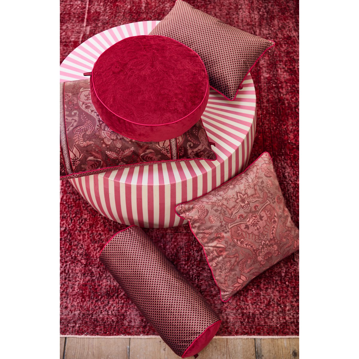 Kussen Rond Donker roze rood 40cm