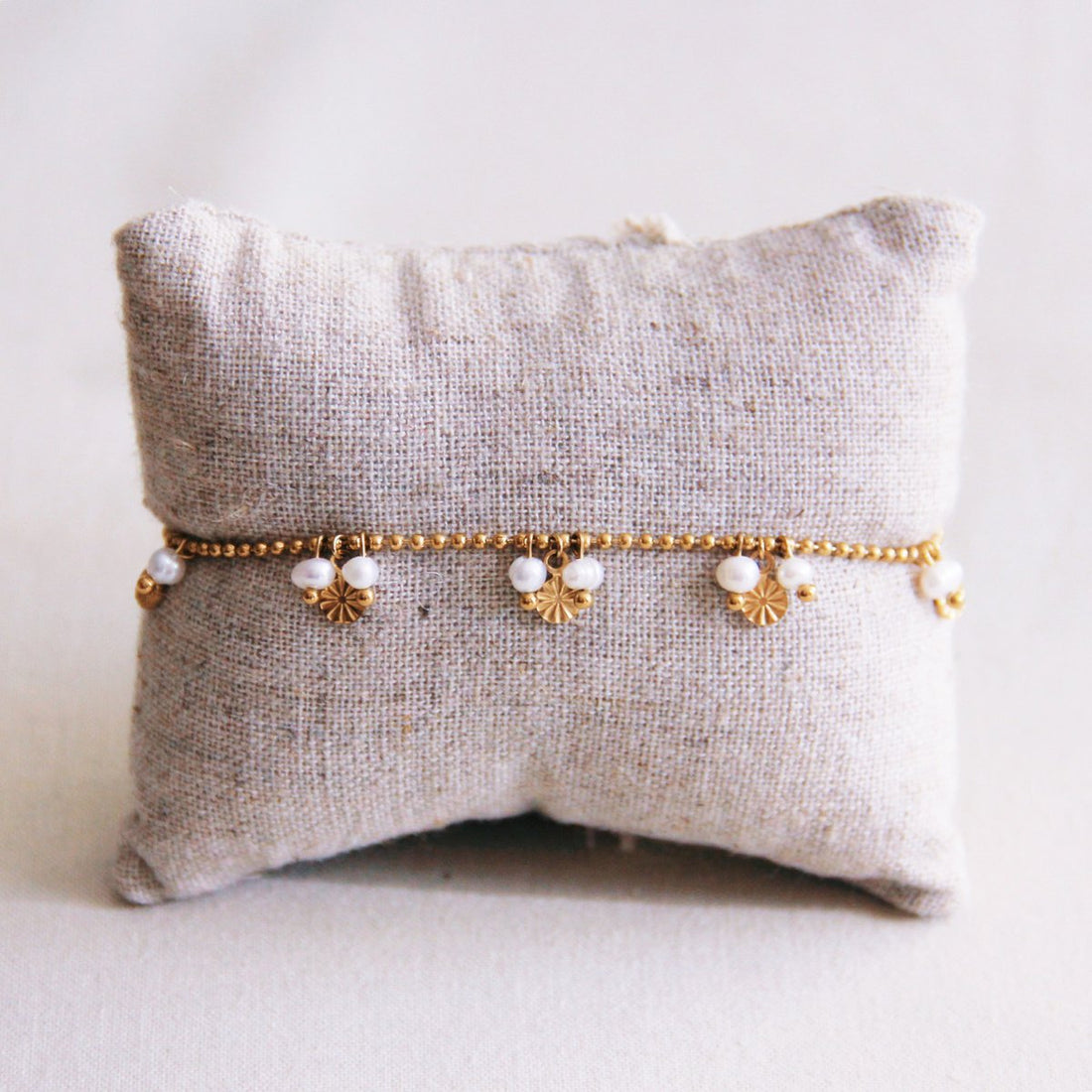 Fijne ball chain armband met sierlijke muntjes en parels