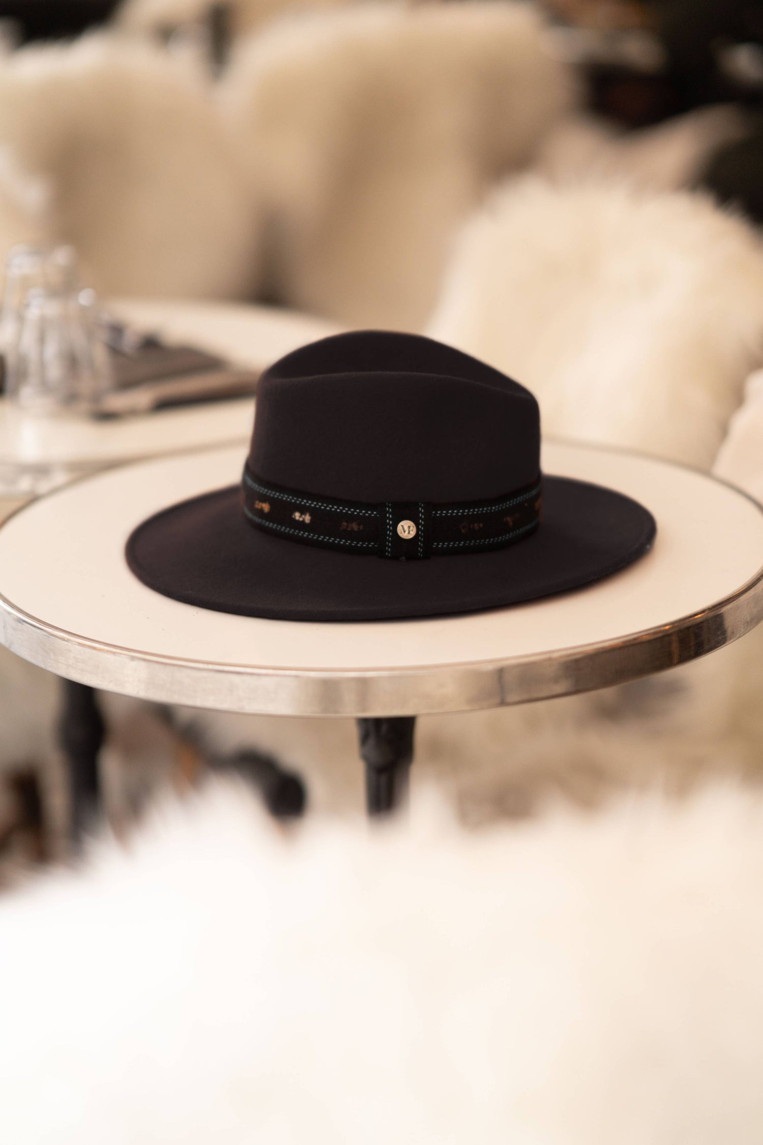 Fedora met fantasielint