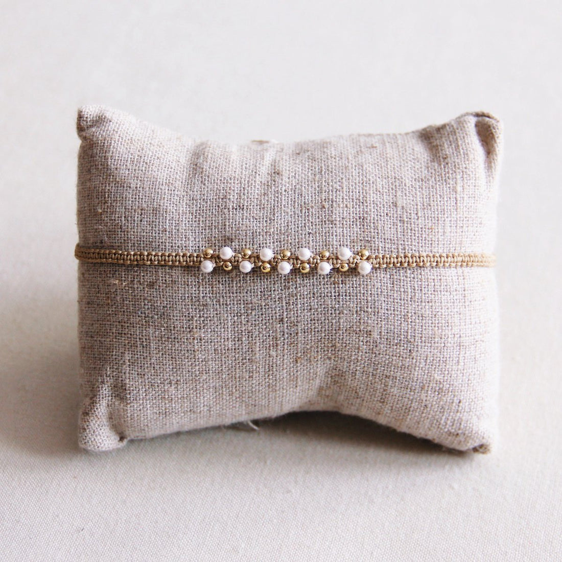 Macramé armband met parels