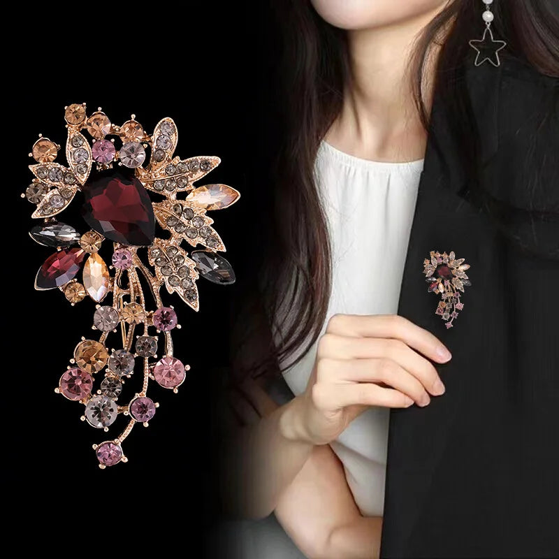 Broche bloem donker rood antreciet