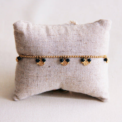Fijne chain armband met sierlijke muntjes en facetten - zwart