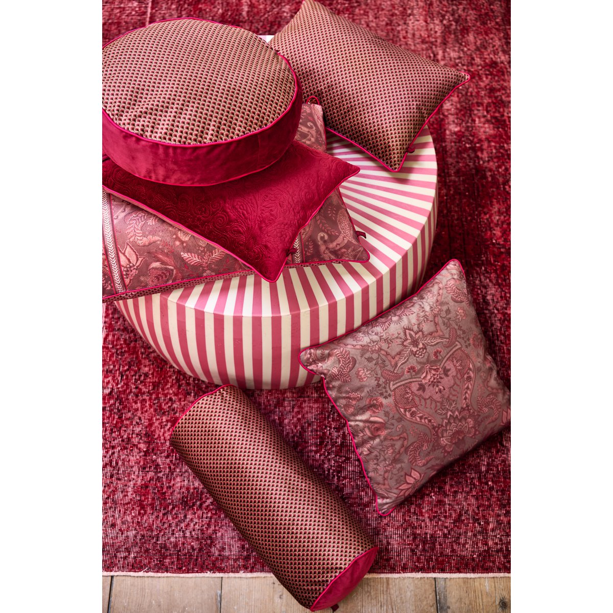 Kussen Rond Donker roze rood 40cm